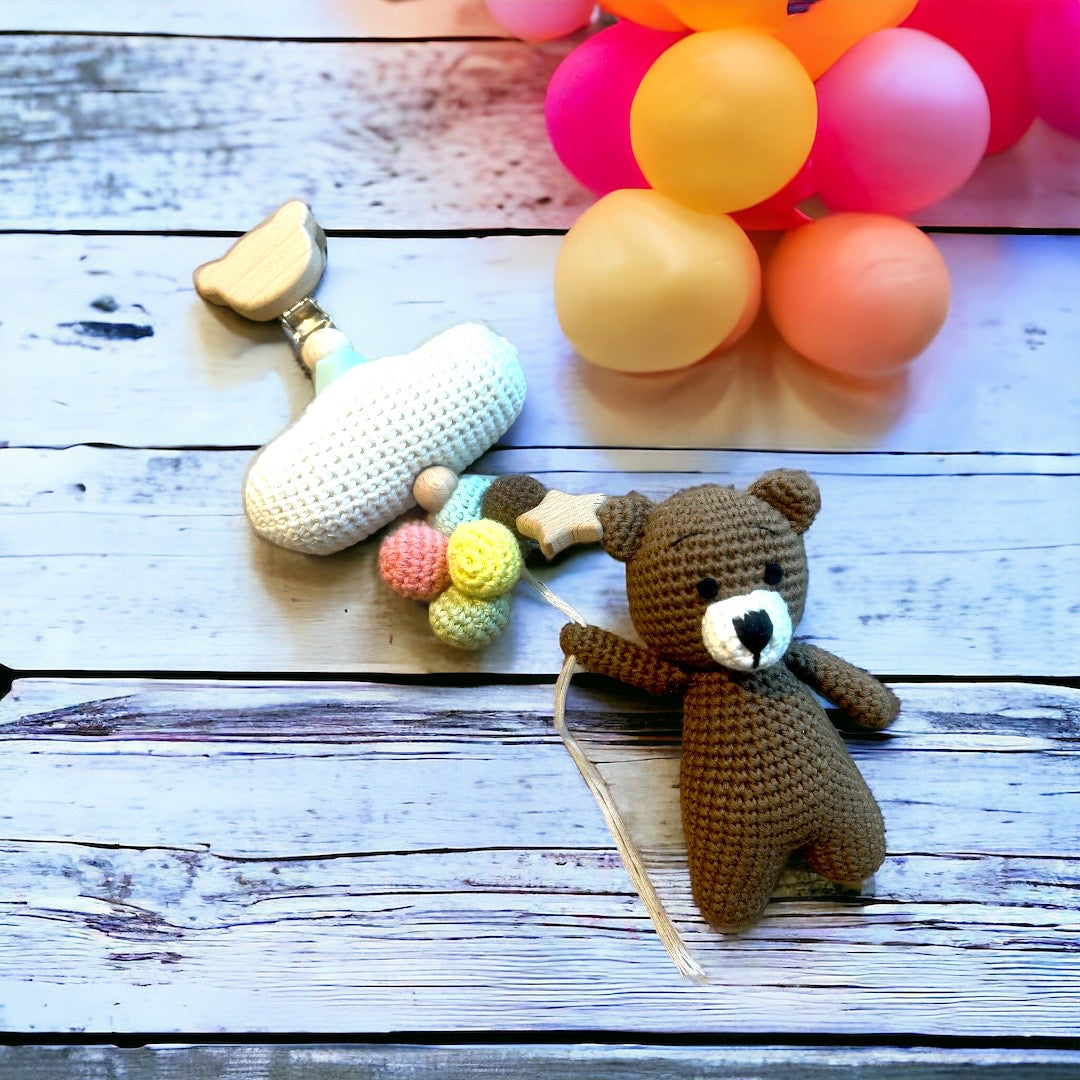 Gehäkelter Anhänger Teddybär mit Luftballons