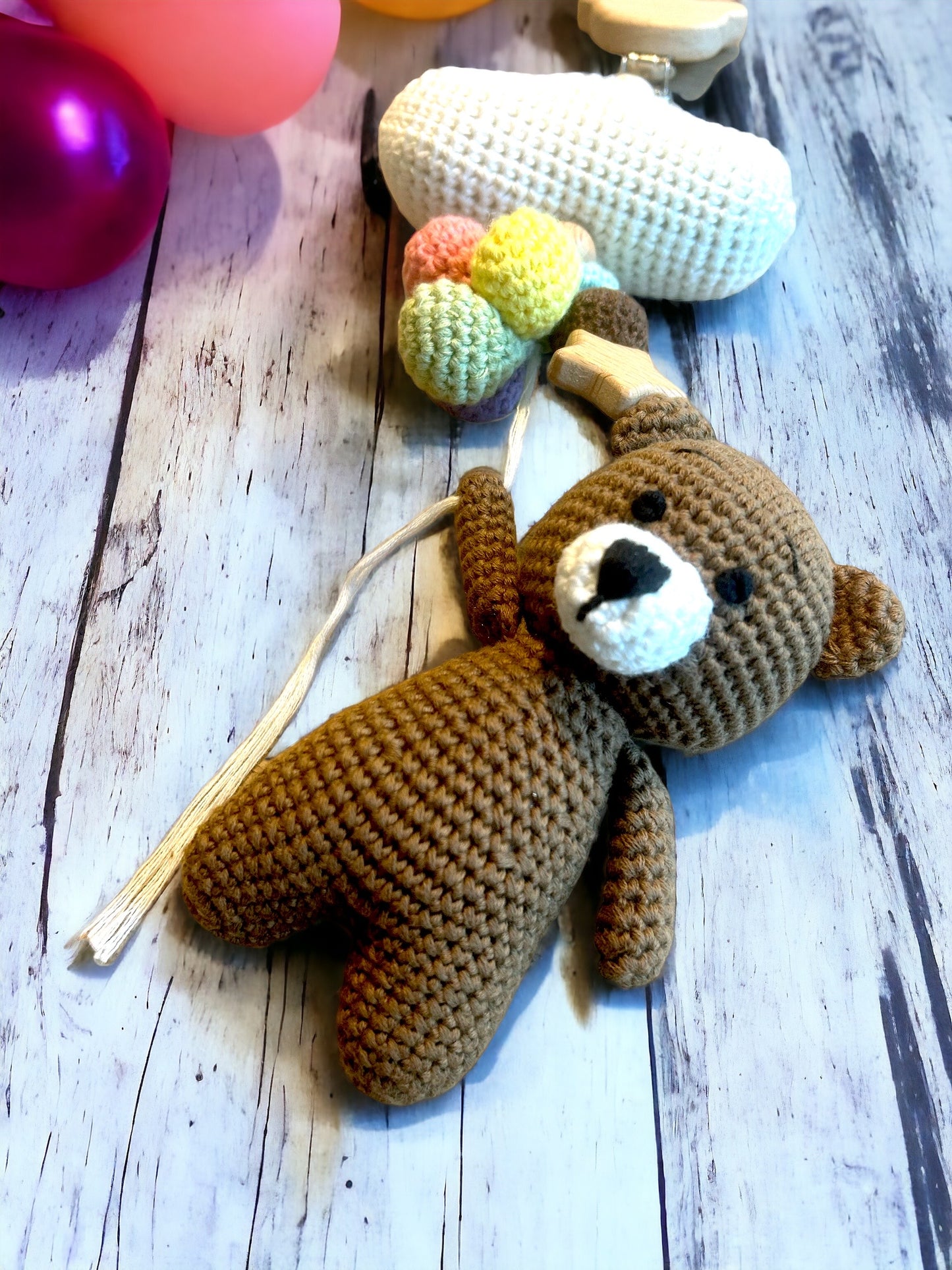 Gehäkelter Anhänger Teddybär mit Luftballons