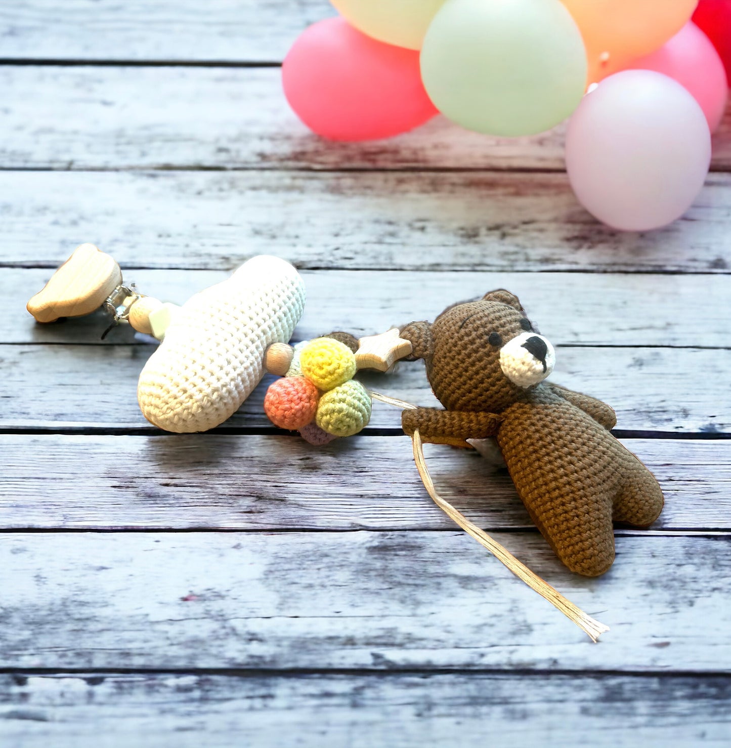 Gehäkelter Anhänger Teddybär mit Luftballons