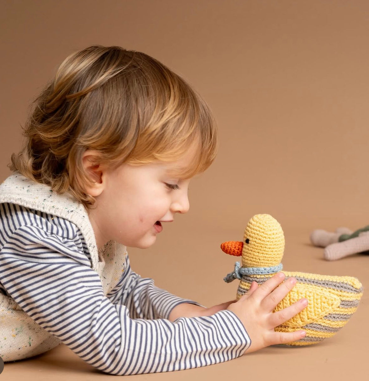 Rassel gestreifte Ente Kuscheltier Pebblechild Sommer