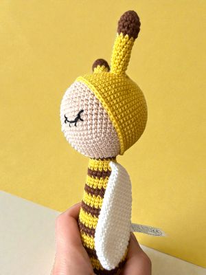 Handgehäkelte Baby-Rassel Biene Kuscheltier