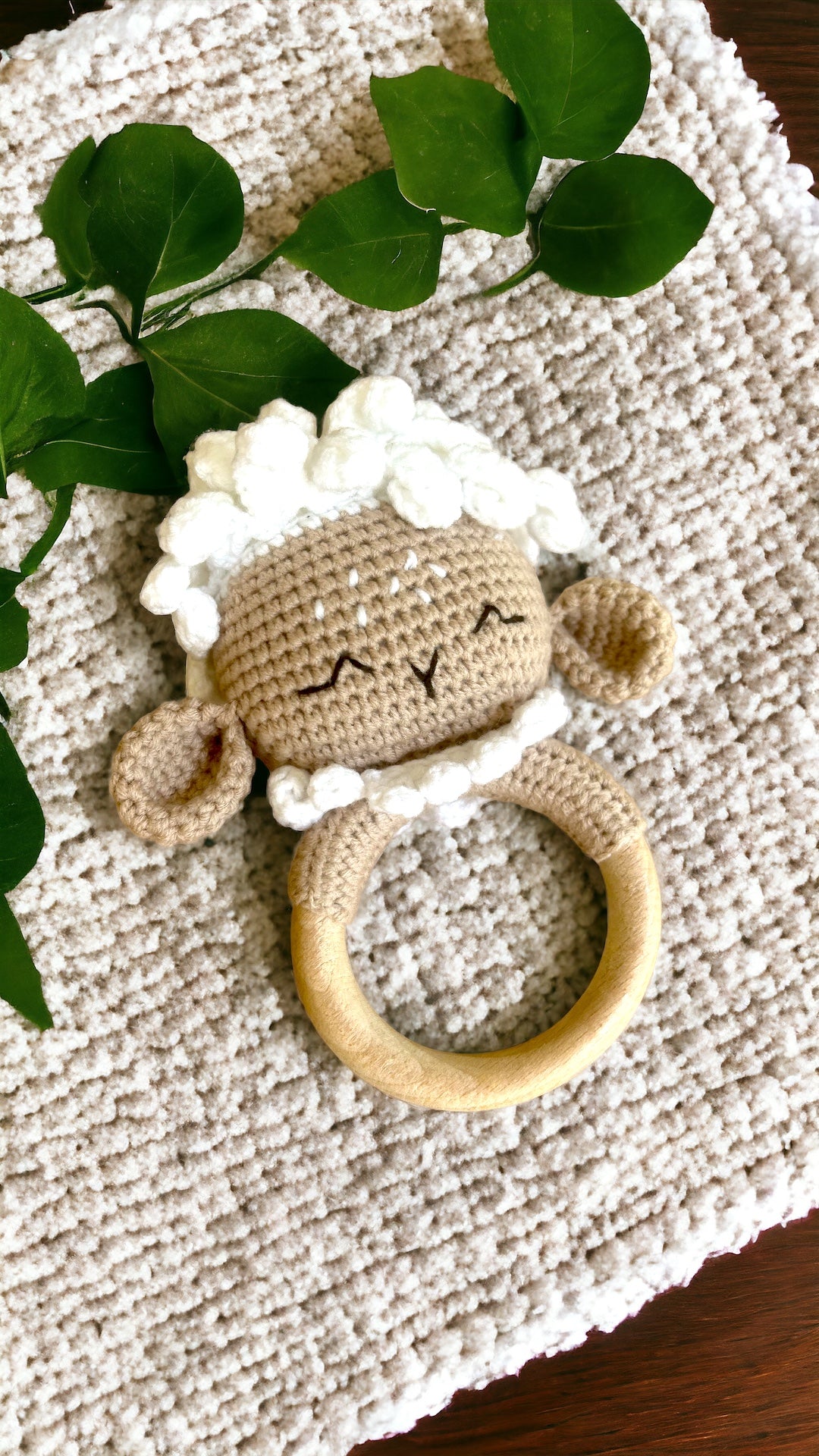 Gehäkelte Schafrassel Herbst