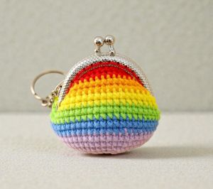 Mini-Gelbörse Portemonnaie handgehäkelt Regenbogen