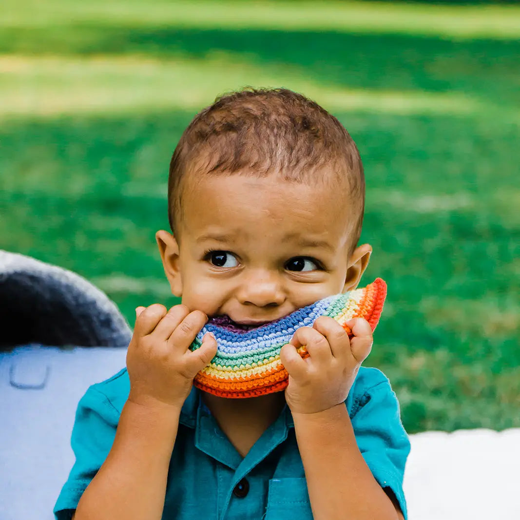 Rassel Regenbogen Pebblechild Sommer
