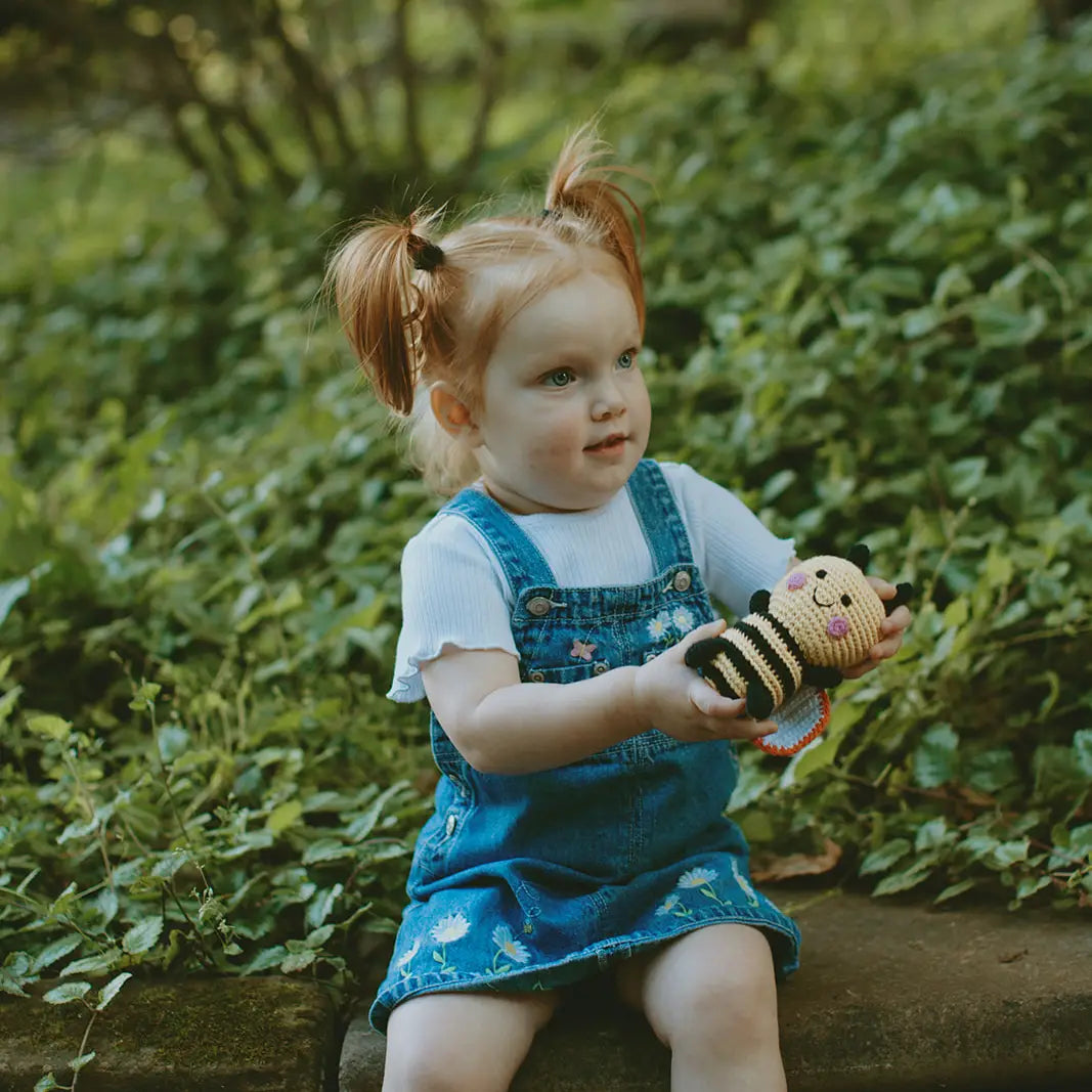 Rassel Biene Pebblechild Kuscheltier Sommer