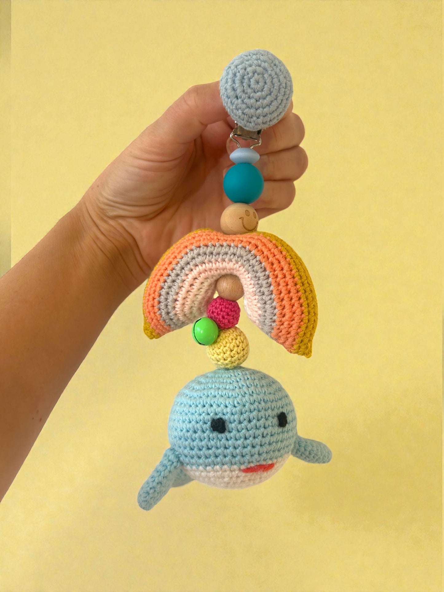 Gehäkelter Anhänger Wal Regenbogen