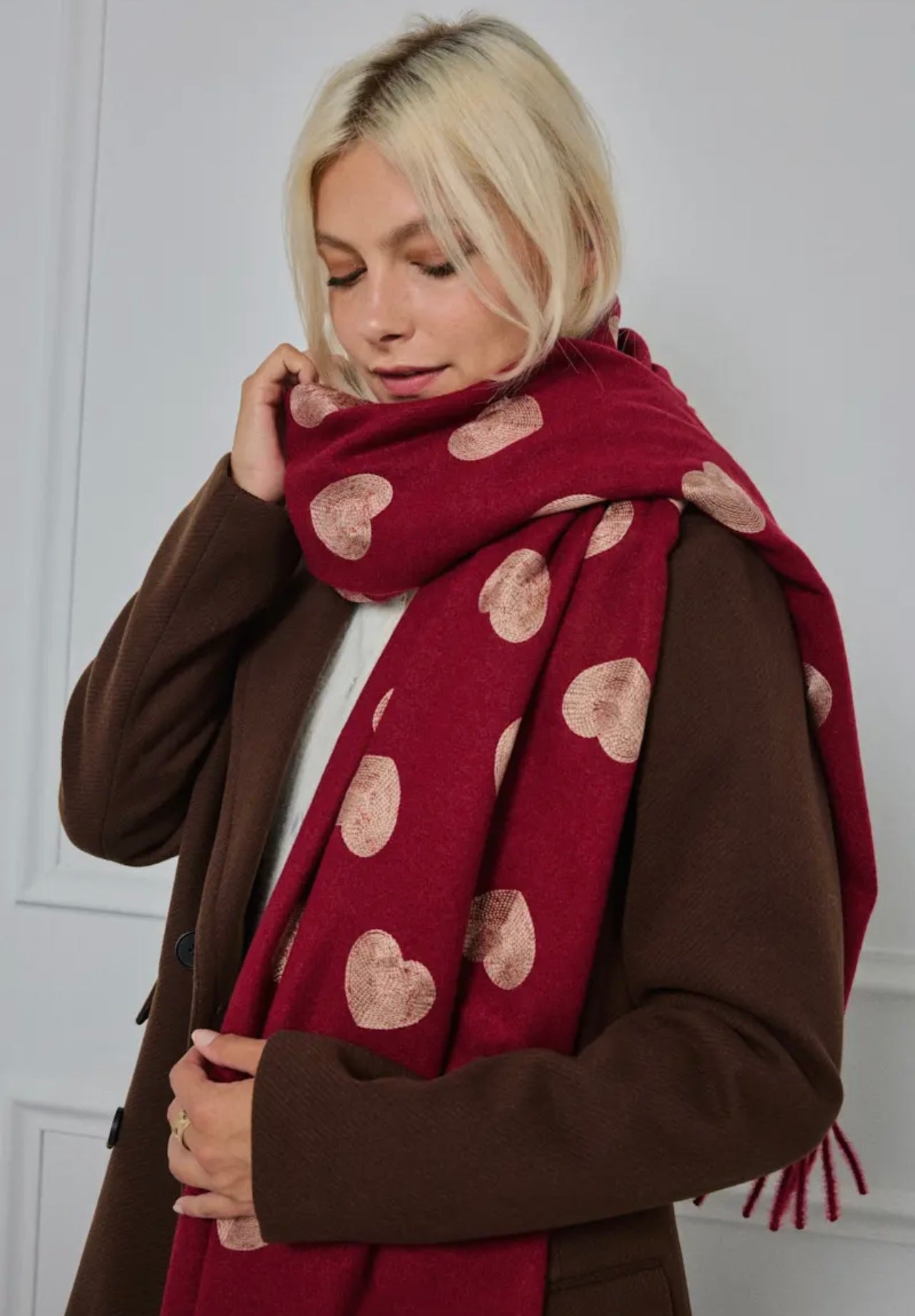 Kuscheliger XL-Schal mit Herzmuster