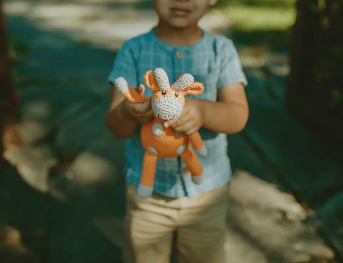 Handgehäkelte Rassel Giraffe Kuscheltier