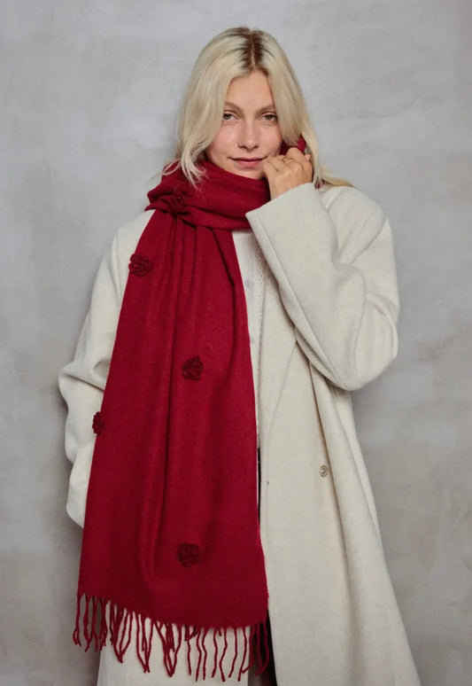 Kuscheliger XL-Schal mit  Blumenapplikation