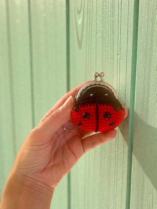 Mini-Gelbörse Portemonnaie handgehäkelt Marienkäfer