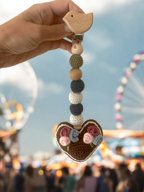 Gehäkelter Anhänger Oktoberfestherz Blumen Bayern