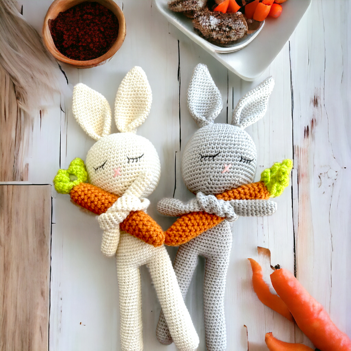 Hase mit Karotte Frühling Kuscheltier