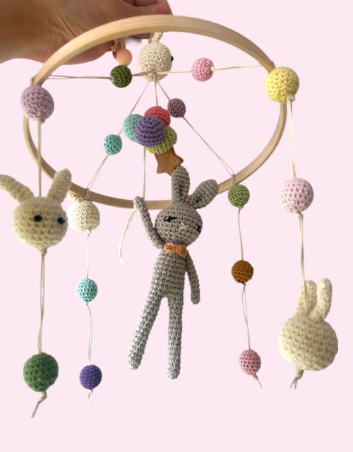 Mobile Fliegender Hase mit Luftballons L