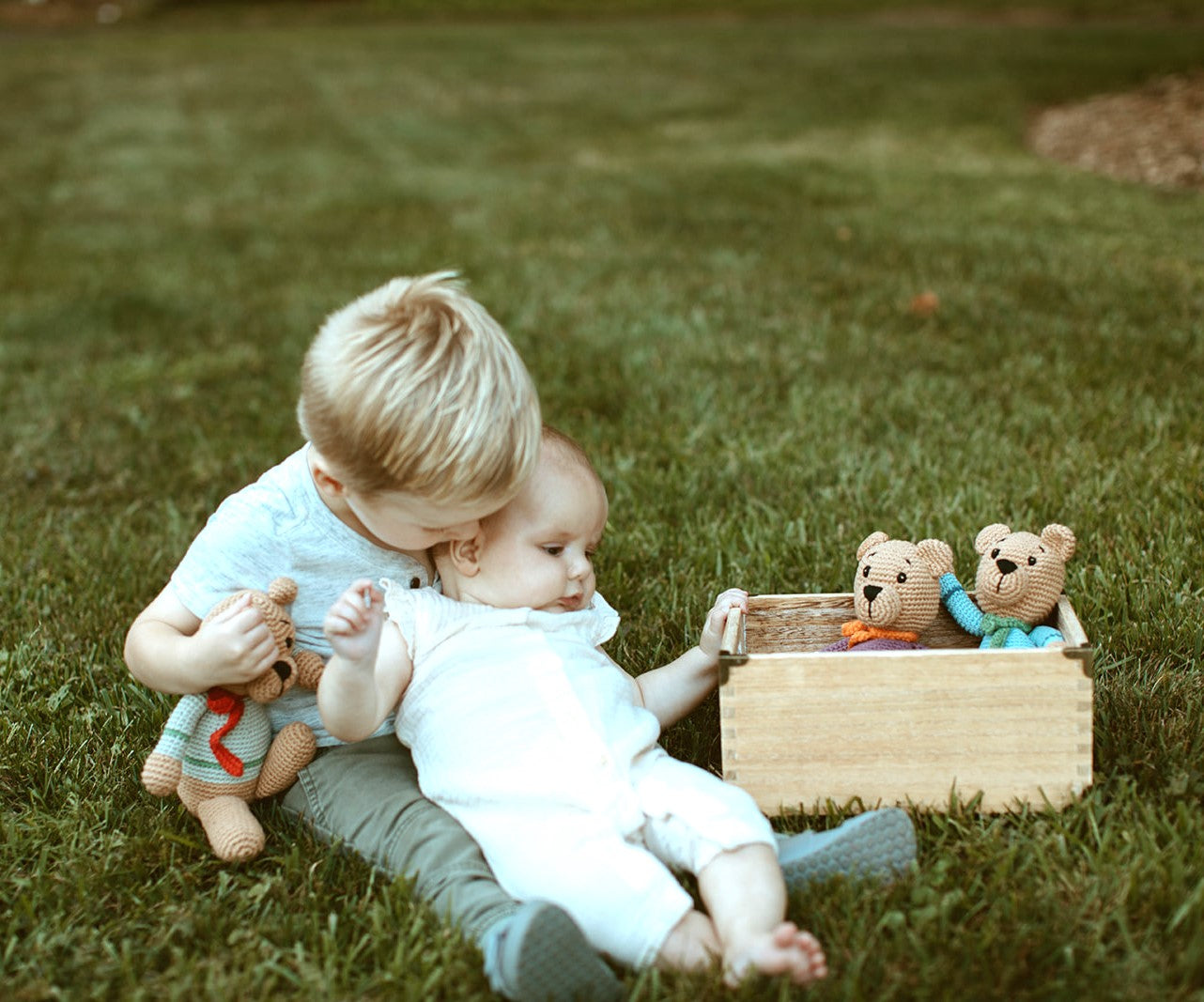 Rassel Teddybär Kuscheltier Pebblechild Sommer